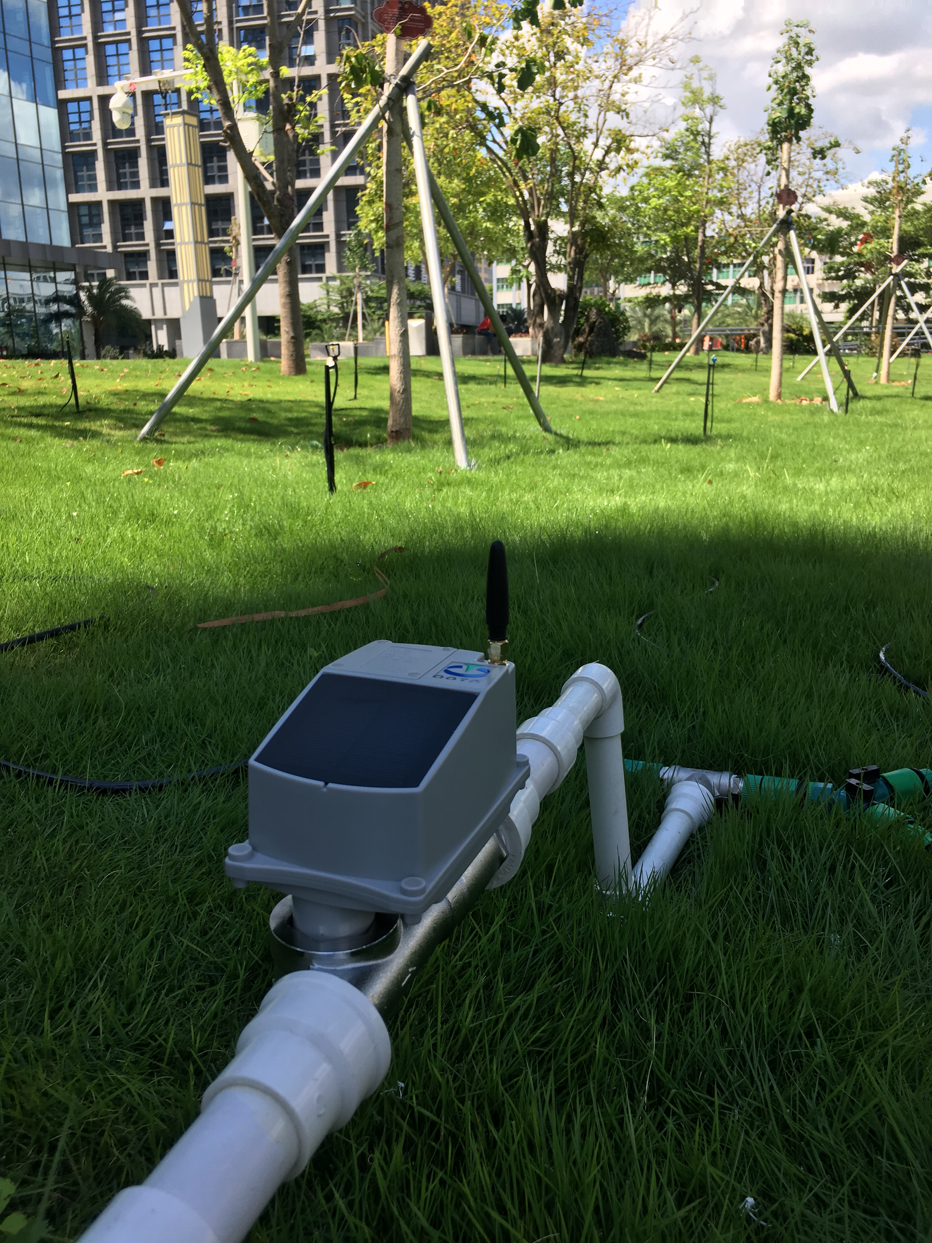 Válvula de agua inteligente alimentada por energía solar con sensores inalámbricos de largo alcance habilitados para Lora