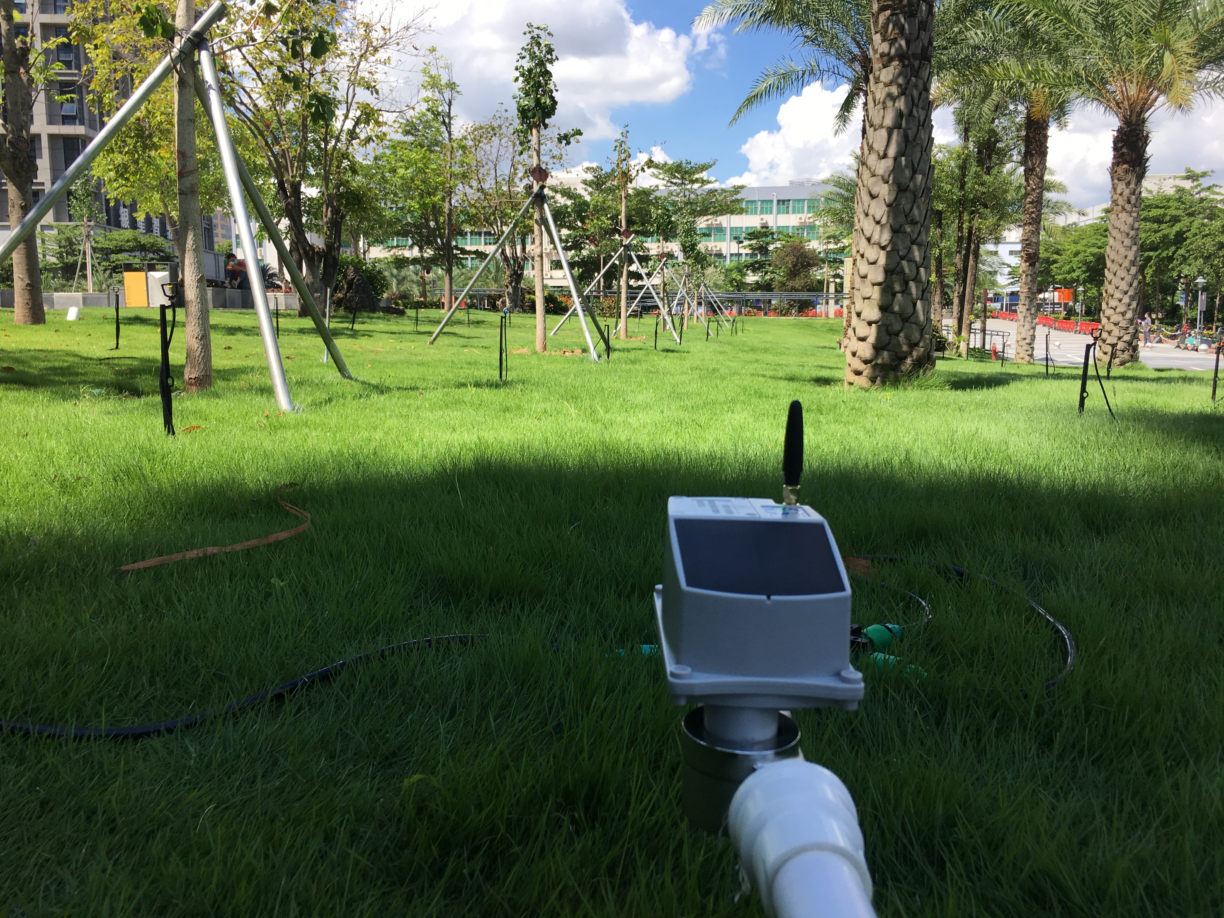 Temporizador de manguera de jardín inteligente controlado por GSM con servicios IoT totalmente gestionados
